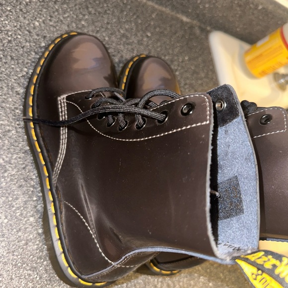 Classic Dr. Martens Boots Size 9 - Picture 5 of 8